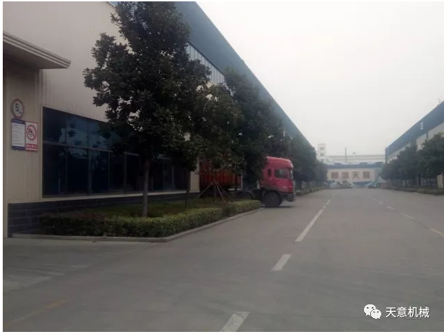 天意機(jī)械為柬埔寨客戶加工生產(chǎn)年產(chǎn)80萬平方輕質(zhì)墻板生產(chǎn)線成功裝車啟運(yùn)！